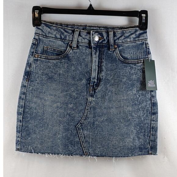 Wild Fable Denim Mini Skirt Short Jean Medium Blue Wash 2 Raw Hem Frayed Pockets - Picture 1 of 6